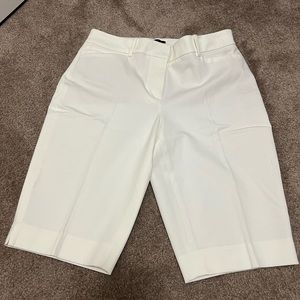 WHITE HOUSE BLACK MARKET SIZE 2 BERMUDA SHORT - CREAMY WHITE - NWT